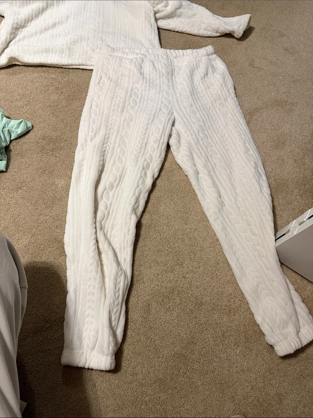 Cozy Cream Cable-Knit Women’s Pajama Set with Hood